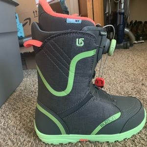 Women’s burton star struck snowboarding boots!
